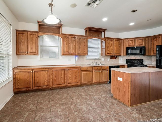 9311 Hazelton Ln, San Antonio, TX 78251