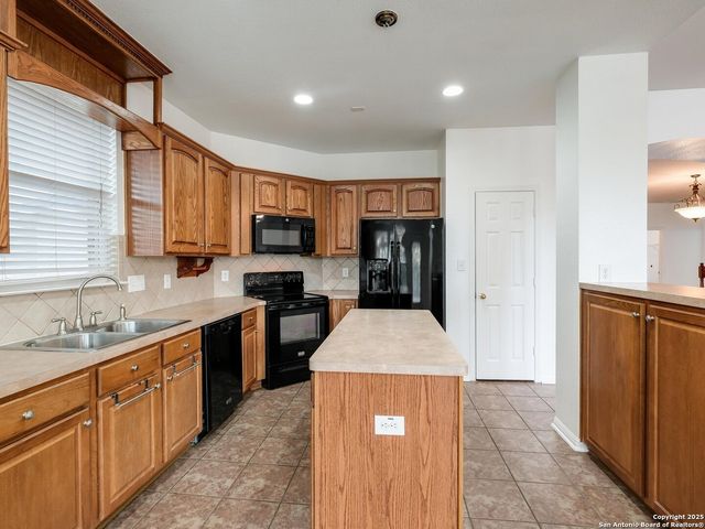 9311 Hazelton Ln, San Antonio, TX 78251