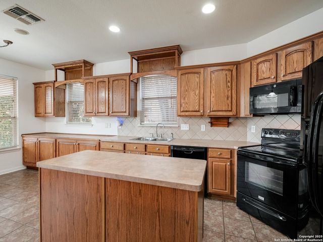 9311 Hazelton Ln, San Antonio, TX 78251