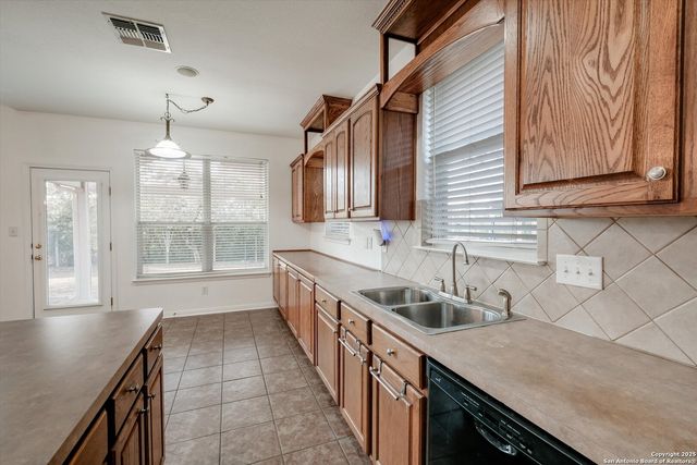 9311 Hazelton Ln, San Antonio, TX 78251