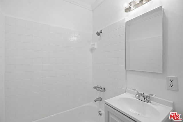 4916 Hazeltine Avenue 2, Sherman Oaks, CA 91423