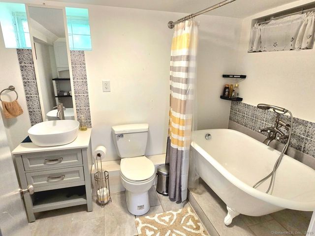 196 Ridgewood Road, East Hartford, CT 06118