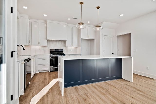 8 Cranfield Drive, Bella Vista, AR 72714