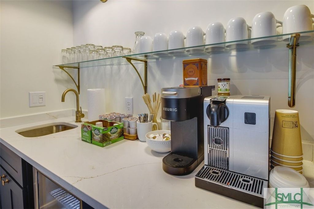 Image 7 of property listing at 7201 Tropical Way, Savannah, GA 31410