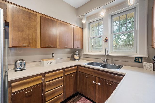 15 Woodland Avenue, Delaware, OH 43015