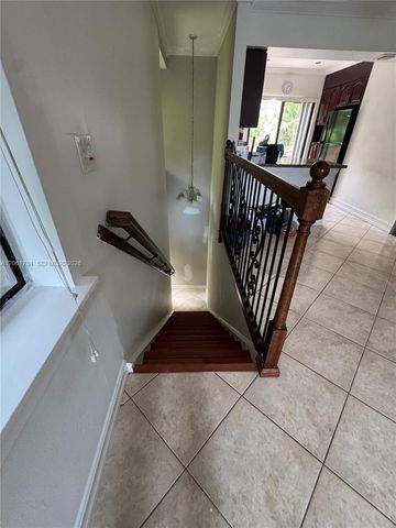175 Wimbledon Lake Dr, Plantation, FL 33324