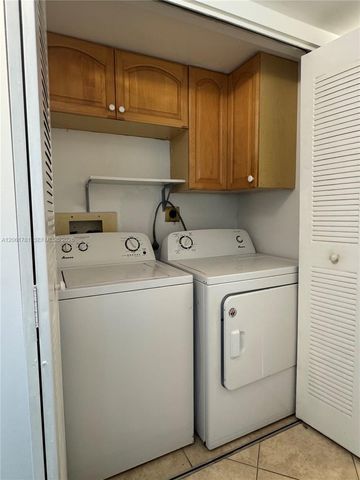 175 Wimbledon Lake Dr, Plantation, FL 33324