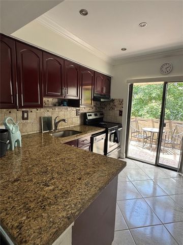 175 Wimbledon Lake Dr, Plantation, FL 33324