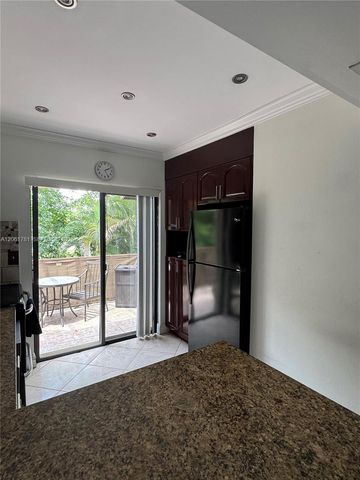 175 Wimbledon Lake Dr, Plantation, FL 33324
