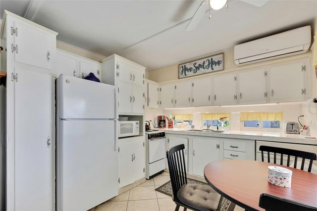 800 32ND AVENUE S 606, St Petersburg, FL 33705