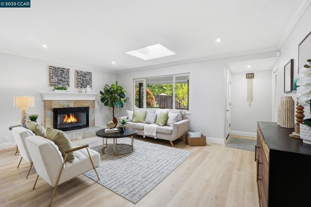 289 Sierra Dr, Walnut Creek, CA 94596