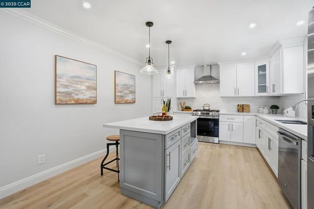 289 Sierra Dr, Walnut Creek, CA 94596