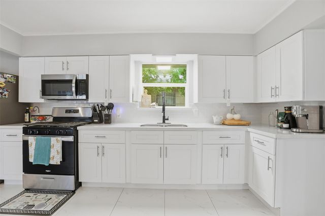 5638 Simsdale Street, Houston, TX 77033