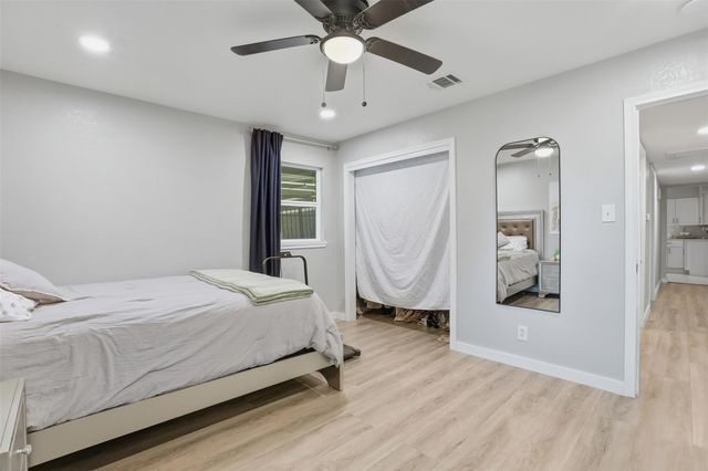 5638 Simsdale Street, Houston, TX 77033