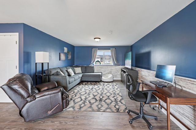 8542 Ebben Circle NE, Monticello, MN 55362