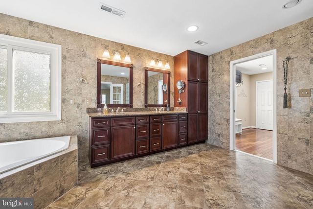 7573 FUSILIER DR, Warrenton, VA 20186