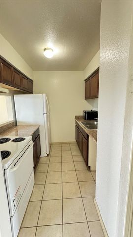 10802 Kingspoint Road, Houston, TX 77075