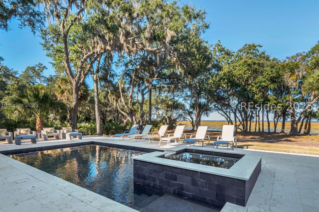 137 Inverness Dr, Bluffton, SC 29910