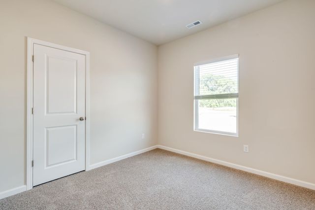 1611 N Emerald Valley Dr, Mulvane, KS 67110