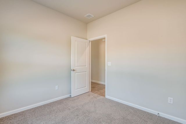 1611 N Emerald Valley Dr, Mulvane, KS 67110