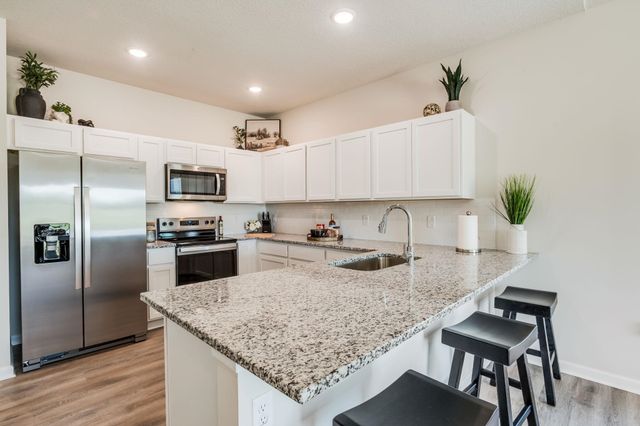 1611 N Emerald Valley Dr, Mulvane, KS 67110
