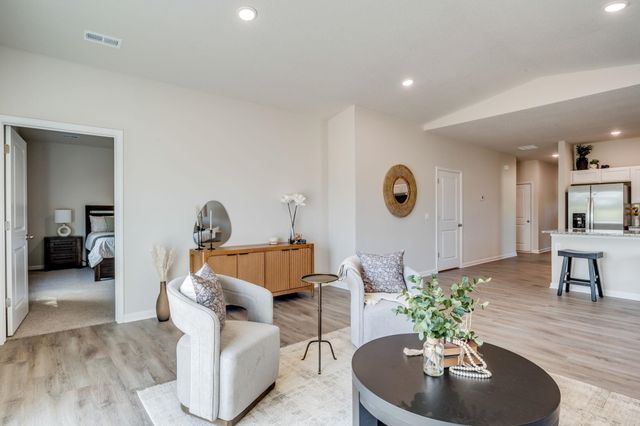 1611 N Emerald Valley Dr, Mulvane, KS 67110