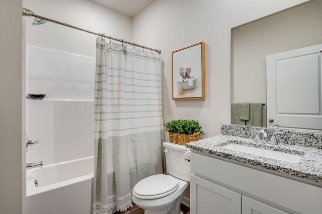 1611 N Emerald Valley Dr, Mulvane, KS 67110