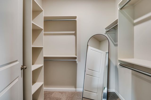 1611 N Emerald Valley Dr, Mulvane, KS 67110