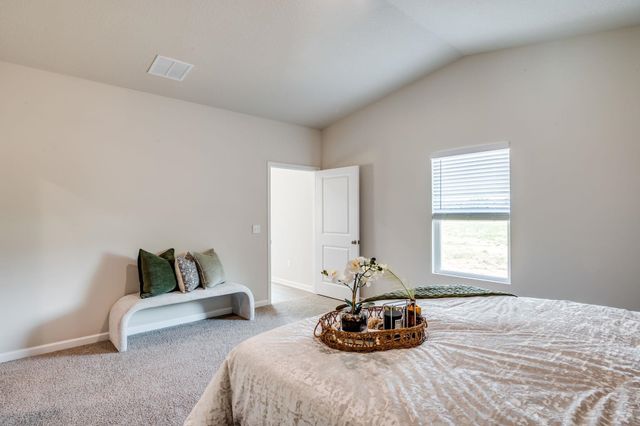 1611 N Emerald Valley Dr, Mulvane, KS 67110
