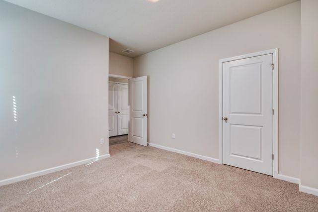 1611 N Emerald Valley Dr, Mulvane, KS 67110