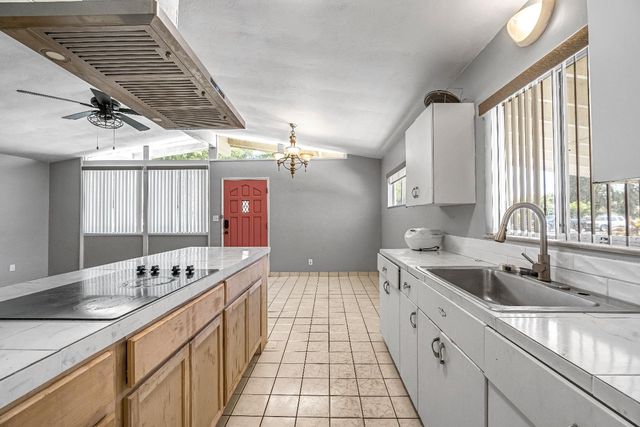 835 I Street, Parlier, CA 93648