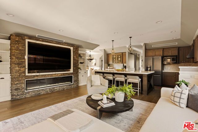 5516 W 82nd Street, Los Angeles, CA 90045