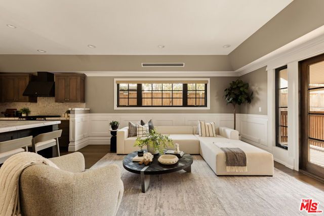 5516 W 82nd Street, Los Angeles, CA 90045