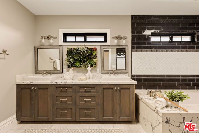 5516 W 82nd Street, Los Angeles, CA 90045