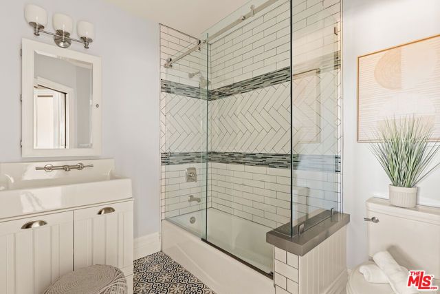 5516 W 82nd Street, Los Angeles, CA 90045