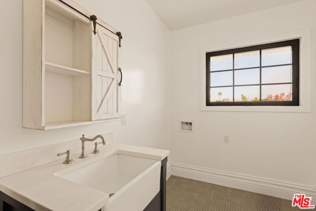 5516 W 82nd Street, Los Angeles, CA 90045