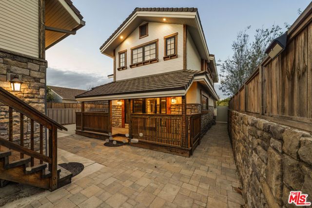 5516 W 82nd Street, Los Angeles, CA 90045