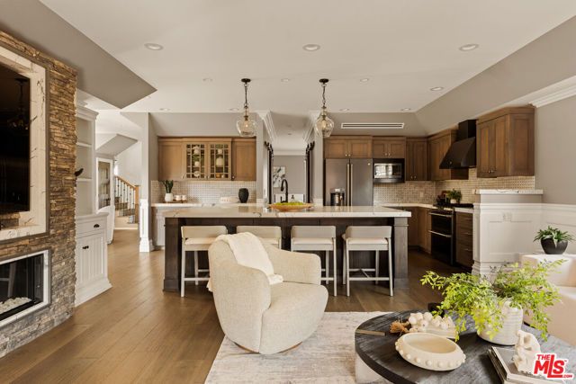 5516 W 82nd Street, Los Angeles, CA 90045