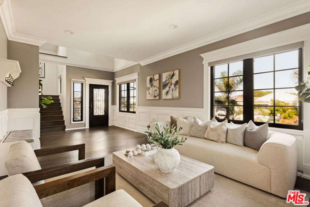 5516 W 82nd Street, Los Angeles, CA 90045