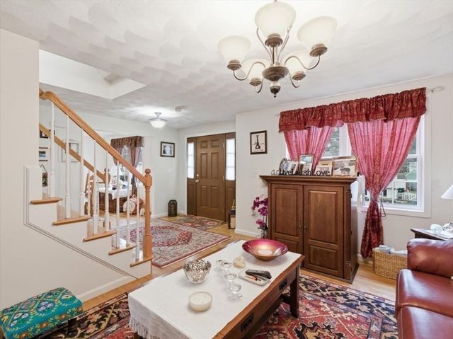 4 Doane St, Wilmington, MA 01887