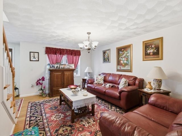 4 Doane St, Wilmington, MA 01887