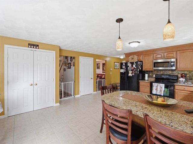 4 Doane St, Wilmington, MA 01887