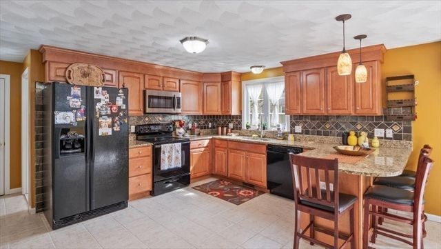 4 Doane St, Wilmington, MA 01887