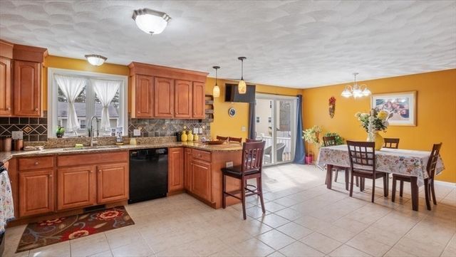 4 Doane St, Wilmington, MA 01887