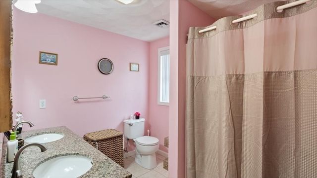 4 Doane St, Wilmington, MA 01887