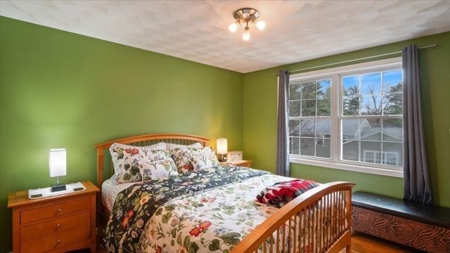 4 Doane St, Wilmington, MA 01887