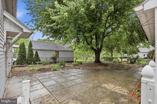 233 E FERDINAND ST, Manheim, PA 17545