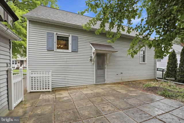 233 E FERDINAND ST, Manheim, PA 17545
