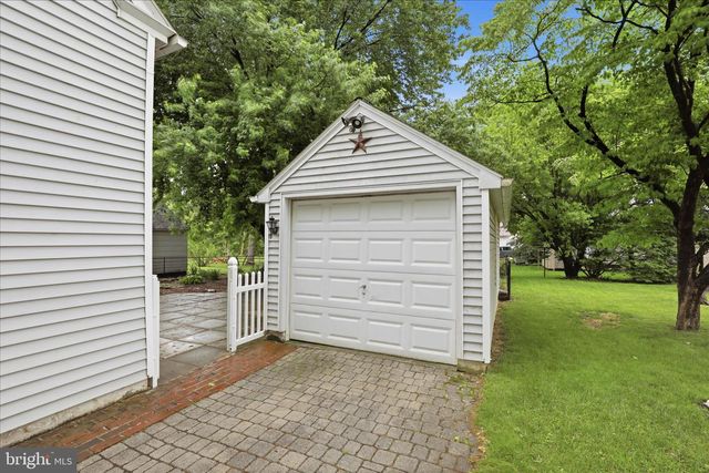 233 E FERDINAND ST, Manheim, PA 17545