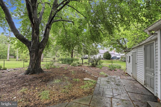 233 E FERDINAND ST, Manheim, PA 17545